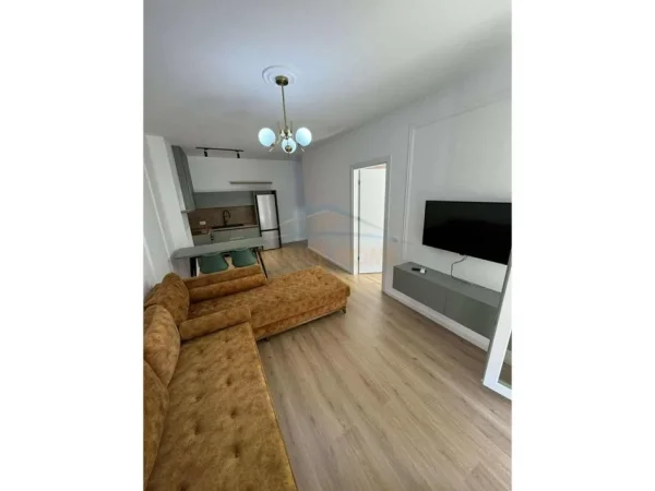 Tirane, jepet me qera apartament 1+1 Kati 3, 65 m² 600 €