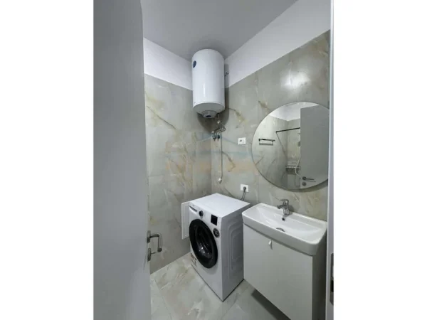 Tirane, jepet me qera apartament 1+1 Kati 3, 65 m² 600 €