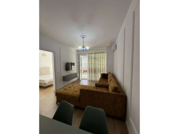 Tirane, jepet me qera apartament 1+1 Kati 3, 65 m² 600 €