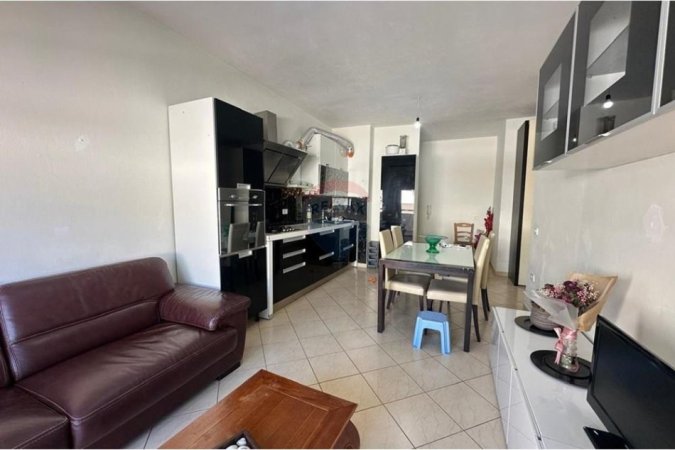 Tirane, jepet me qera apartament 2+1 Kati 4, 100 m² 400 € (Rruga Shefqet Kuka ID: 530571001-160)