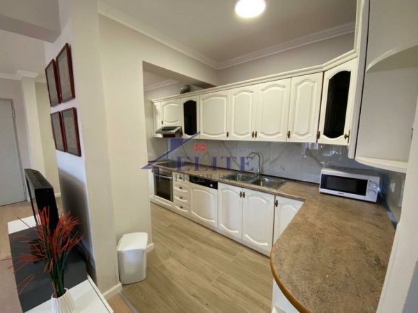 Tirane, jepet me qera apartament 3+1+Aneks Kati 5, 125 m² 1.200 € 