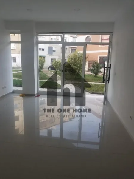 Tirane, jepet me qera zyre Kati 0, 30 m² 400 € (Vasil Shanto)