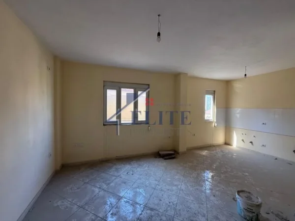 Tirane, shitet apartament 2+1+Ballkon Kati 2, 105 m² 130.000 € 