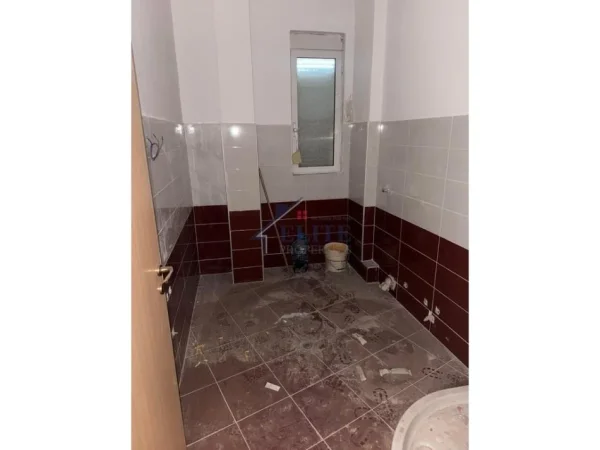 Tirane, shitet apartament 2+1+Ballkon Kati 2, 105 m² 130.000 € 