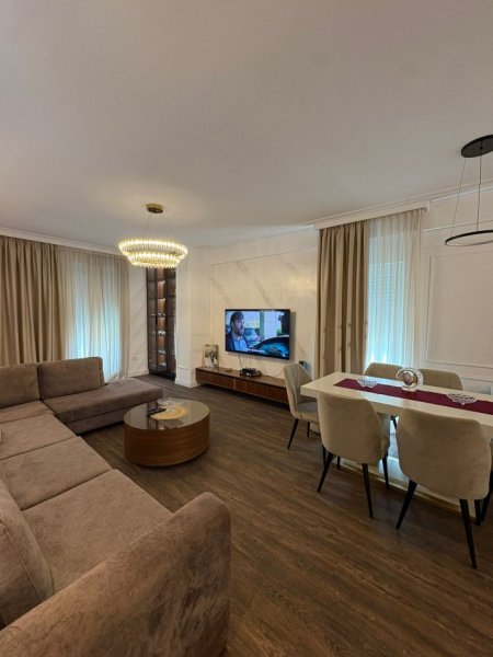 Tirane, jepet me qera apartament 3+1+Aneks+Ballkon Kati 6, 130 m² 1.500 € (Rruga Muhamet Gjollesha)