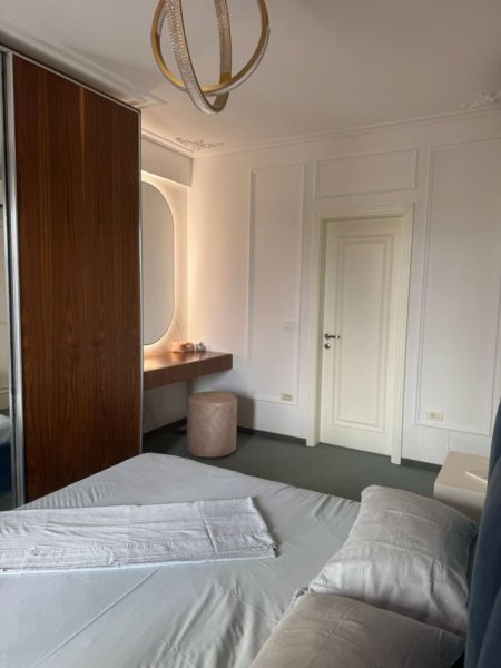 Tirane, jepet me qera apartament 3+1+Aneks+Ballkon Kati 6, 130 m² 1.500 € (Rruga Muhamet Gjollesha)