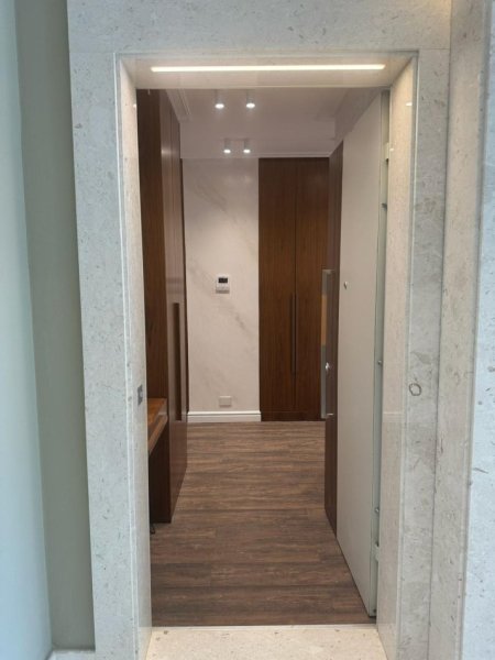 Tirane, jepet me qera apartament 3+1+Aneks+Ballkon Kati 6, 130 m² 1.500 € (Rruga Muhamet Gjollesha)