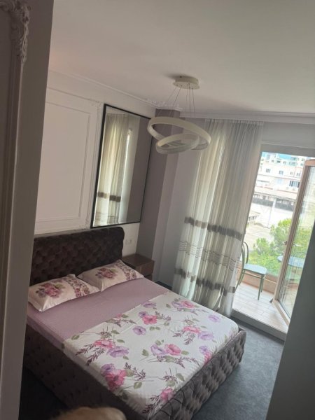 Tirane, jepet me qera apartament 3+1+Aneks+Ballkon Kati 6, 130 m² 1.500 € (Rruga Muhamet Gjollesha)