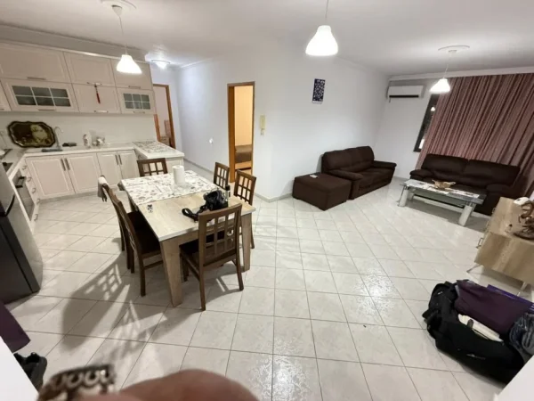 Tirane, jepet me qera apartament 2+1 Kati 2, 105 m² 