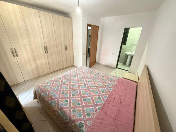 Tirane, jepet me qera apartament 2+1 Kati 2, 105 m² 