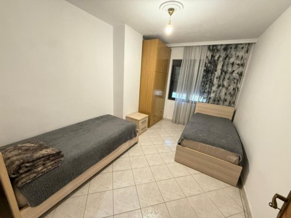 Tirane, jepet me qera apartament 2+1 Kati 2, 105 m² 