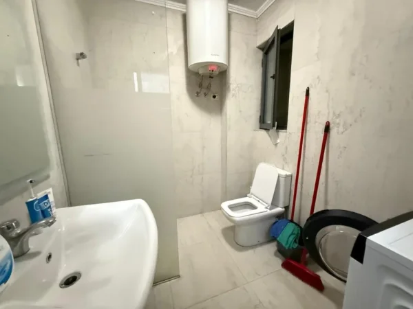 Tirane, jepet me qera apartament 2+1 Kati 2, 105 m² 