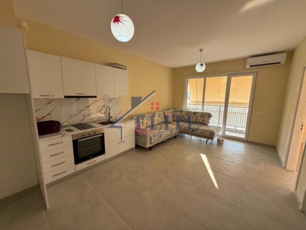 Tirane, jepet me qera apartament 2+1+Ballkon Kati 4, 84 m² 380 € 