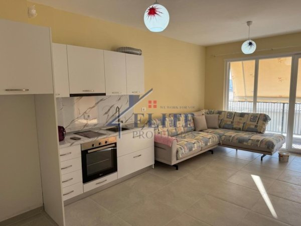 Tirane, jepet me qera apartament 2+1+Ballkon Kati 4, 84 m² 380 € 