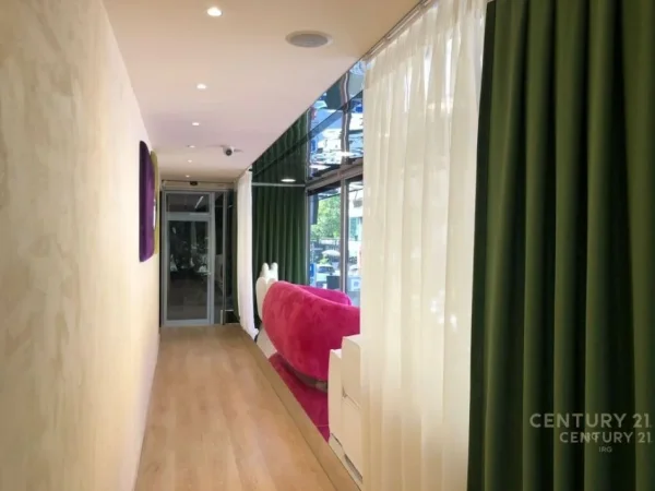 Tirane, jepet me qera ambjent biznesi Kati 2, 91 m² 2.000 € (Bllok)