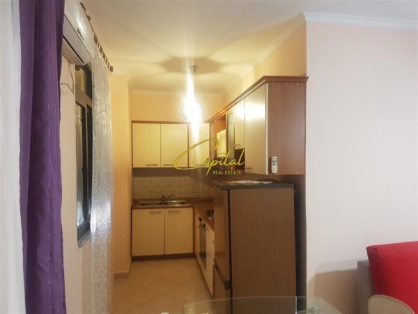 Tirane, jepet me qera apartament 1+1 Kati 10, 75 m² 550 € (ISH EKSPOZITA)