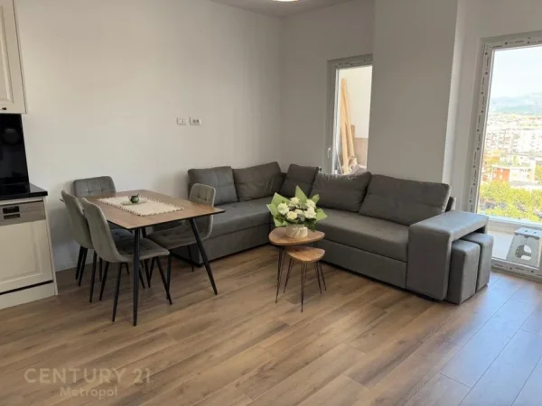 Tirane, jepet me qera apartament 1+1 Kati 10, 72 m² 650 € (Zogu Zi)
