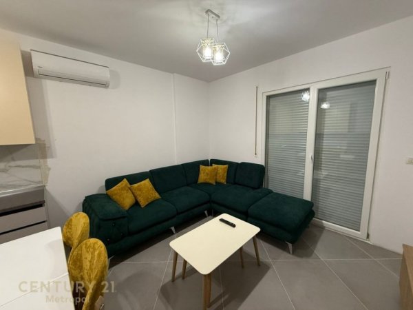 Tirane, jepet me qera apartament 2+1 , 92 m² 580 € (Ali Demi)