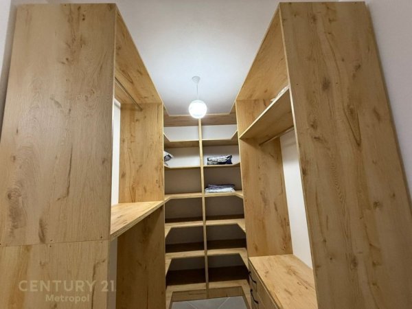 Tirane, jepet me qera apartament 2+1 , 92 m² 580 € (Ali Demi)