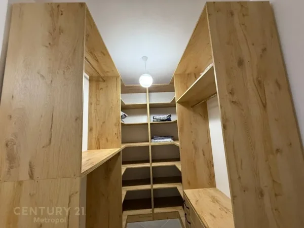 Tirane, jepet me qera apartament 2+1 , 92 m² 580 € (Ali Demi)