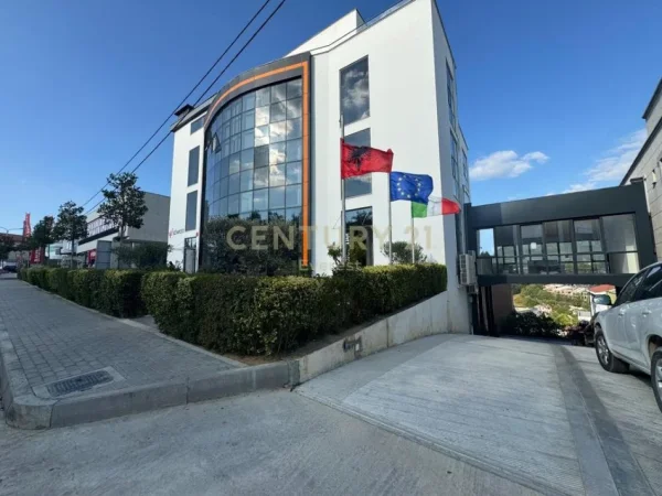 Tirane, jepet me qera ambjent biznesi Kati 5, 2.002 m² 15.000 € (Sauk)