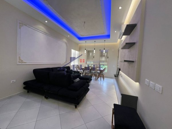 Tirane, jepet me qera apartament 2+1+Ballkon Kati 2, 90 m² 700 € 