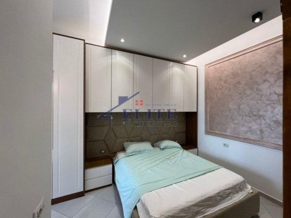 Tirane, jepet me qera apartament 2+1+Ballkon Kati 2, 90 m² 700 € 
