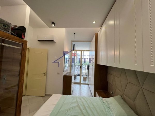 Tirane, jepet me qera apartament 2+1+Ballkon Kati 2, 90 m² 700 € 