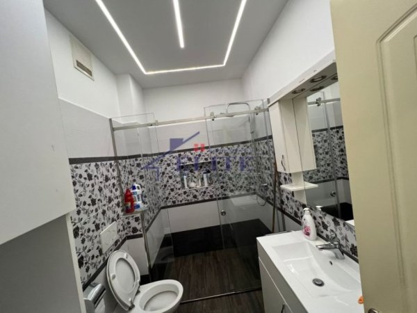 Tirane, jepet me qera apartament 2+1+Ballkon Kati 2, 90 m² 700 € 