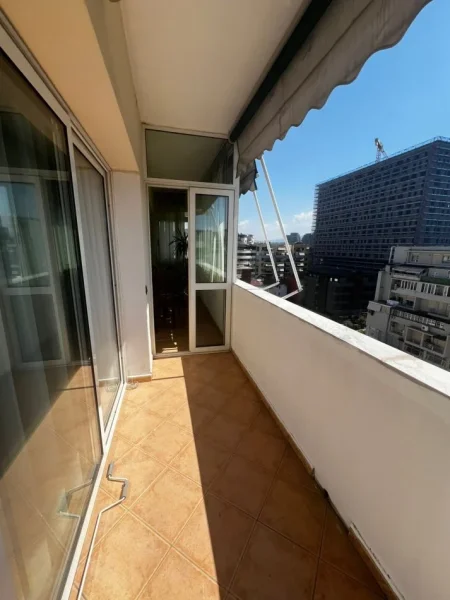 Komuna e parisit tek lulishtja, jepet me qera 2+1+ 2 blk, 105 m², i mobiluar. 650€