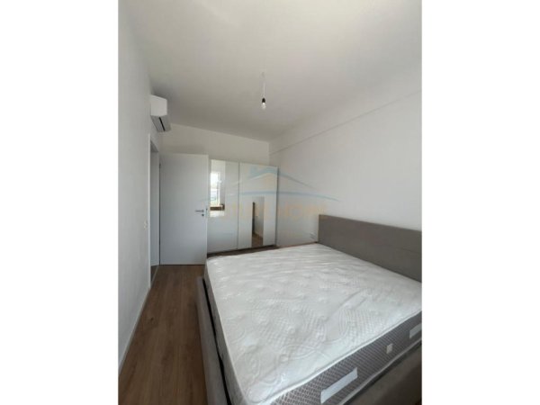 Tirane, jepet me qera apartament 1+1 Kati 3, 65 m² 400 € (Fresku)