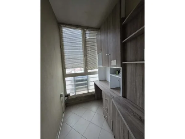 Tirane, jepet me qera apartament 2+1 Kati 10, 100 m² 800 € (Mine Peza)