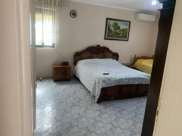 Tirane, jepet me qera 1+1+Aneks+Ballkon , 300 € 