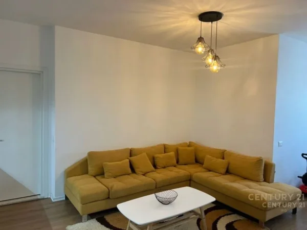 Tirane, jepet me qera apartament 2+1 Kati 10, 90 m² 550 € (Yzberisht)