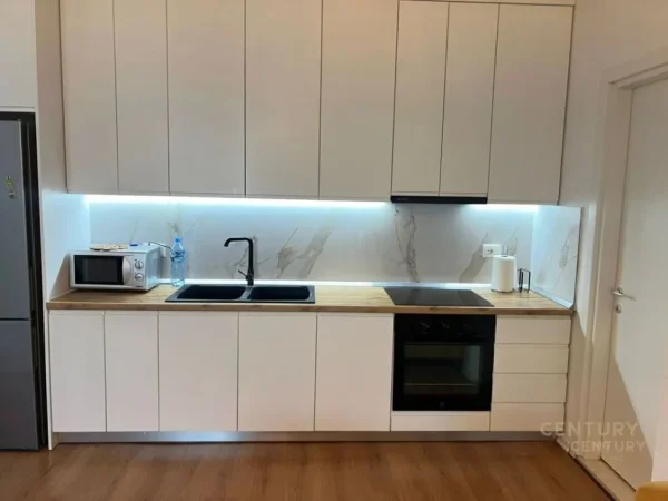 Tirane, jepet me qera apartament 2+1 Kati 10, 90 m² 550 € (Yzberisht)