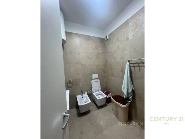 Tirane, jepet me qera apartament 2+1 Kati 10, 90 m² 550 € (Yzberisht)
