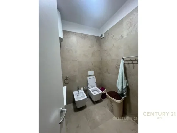Tirane, jepet me qera apartament 2+1 Kati 10, 90 m² 550 € (Yzberisht)