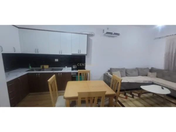 Tirane, jepet me qera apartament 2+1 Kati 3, 120 m² 550 € (Ali Demi)