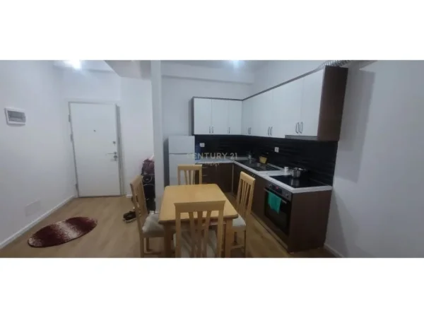 Tirane, jepet me qera apartament 2+1 Kati 3, 120 m² 550 € (Ali Demi)