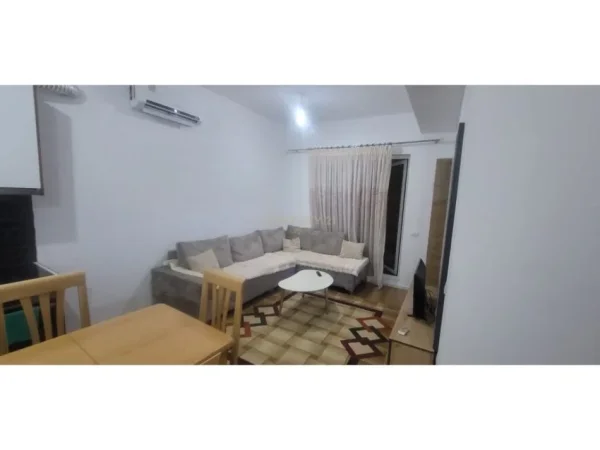 Tirane, jepet me qera apartament 2+1 Kati 3, 120 m² 550 € (Ali Demi)