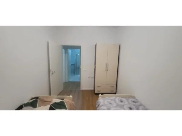 Tirane, jepet me qera apartament 2+1 Kati 3, 120 m² 550 € (Ali Demi)