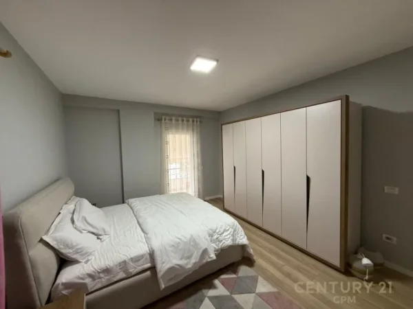 Tirane, jepet me qera apartament 2+1 Kati 4, 103 m² 450 € (Fresku)