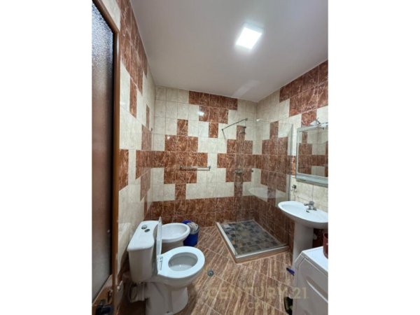 Tirane, jepet me qera apartament 2+1 Kati 4, 103 m² 450 € (Fresku)