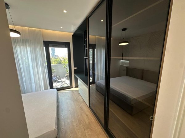 Tirane, jepet me qera apartament 2+1+Ballkon Kati 8, 85 m² 1.200 € (Rruga e Elbasanit)