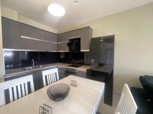 Tirane, jepet me qera apartament 2+1 Kati 3, 78 m² 1.000 € (stadiumi dinamo)
