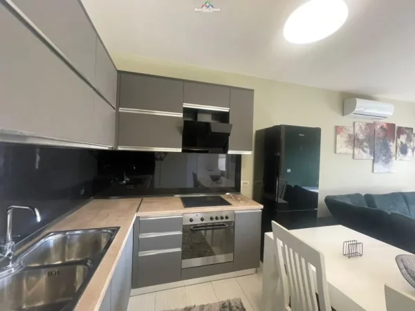 Tirane, jepet me qera apartament 2+1 Kati 3, 78 m² 90.000 leke te reja(stadiumi dinamo)