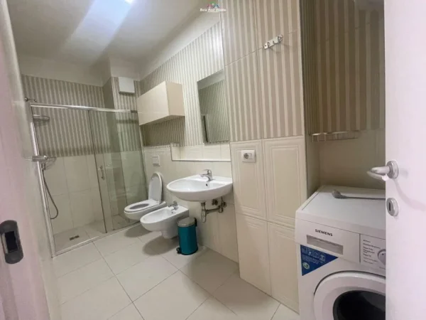 Tirane, jepet me qera apartament 2+1 Kati 3, 78 m² 90.000 leke te reja(stadiumi dinamo)