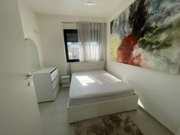 Tirane, jepet me qera apartament 2+1 Kati 3, 78 m² 90.000 leke te reja(stadiumi dinamo)
