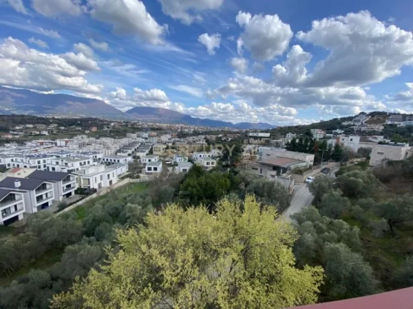 Tirane, shitet apartament 2+1 Kati 3, 112 m² 201.000 € (Liqeni Thate)