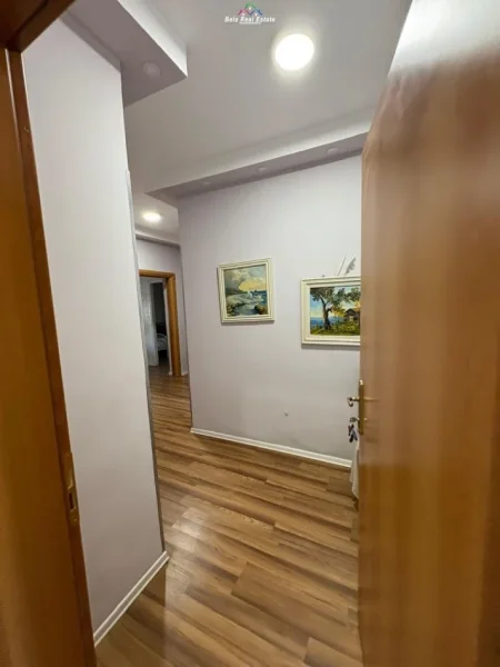 Tirane, jepet me qera apartament 1+1+Ballkon Kati 5, 65 m² 170.000 € (myslym shyri)